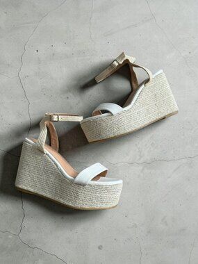 KAYLEEN White Platform Wedges Sandals Size 9